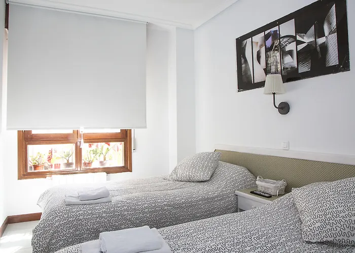 Alojamiento La Ballena Bed & Breakfast Santoña