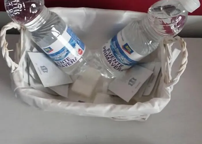 Alojamiento La Ballena فندق مبيت وإفطار Santoña