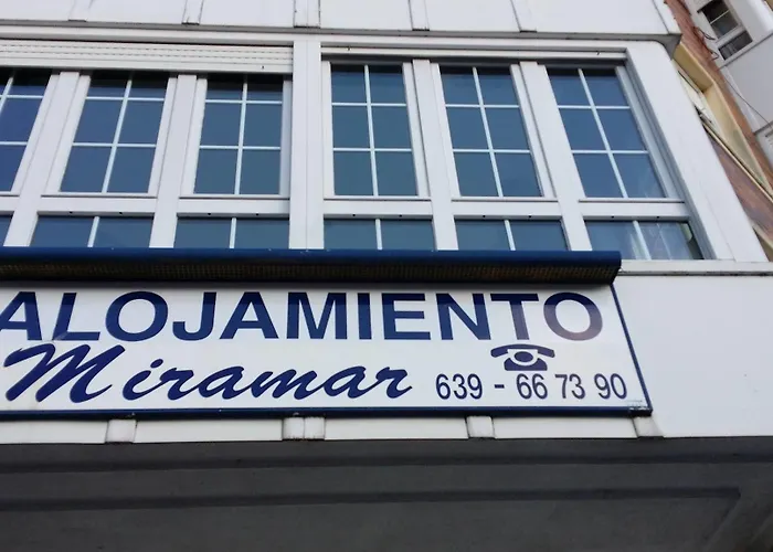 فندق مبيت وإفطار Alojamiento La Ballena Santoña