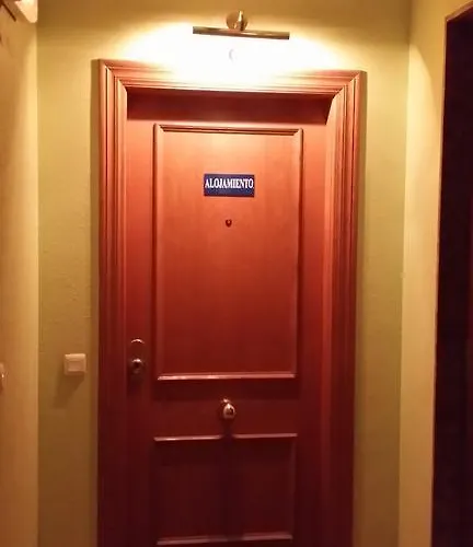 Alojamiento La Ballena فندق مبيت وإفطار Santoña